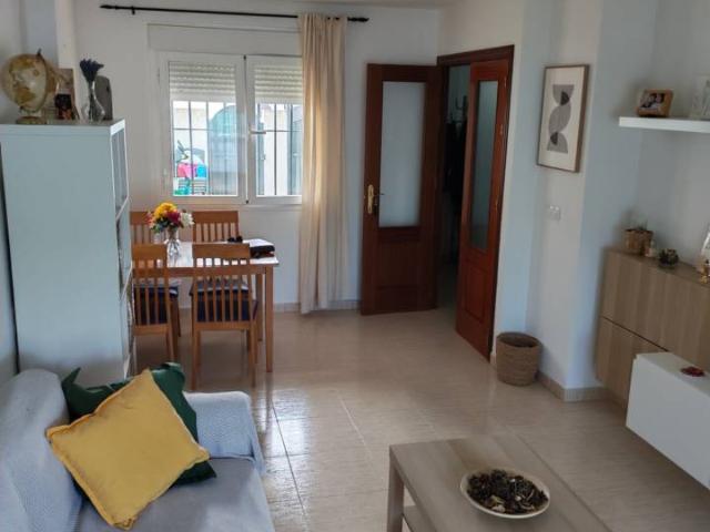 Venta de casa cómoda y soleada en Carrión de los Céspedes
