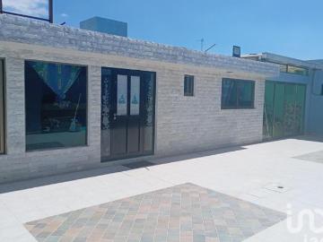 VENTA DE CASA CON 10 CUARTOS DE RENTA Y CASA CON ALBERCA CERCA DE LA UNIVESIDAD DEL FUTBOL PACHUCA