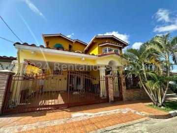 Venta de Casa con 275 m2 de Construcción en Altos del Romeral, Chanis 24 10821GG