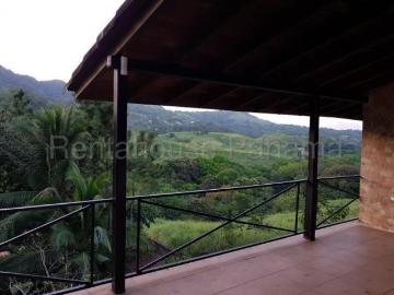 Venta de Casa con 350 m2 de Terreno en Las Cumbres 26 1260GG
