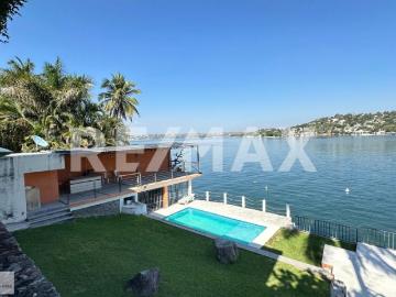Venta de casa con vista al Lago de Tequesquitengo, Morelos. Clave 5407