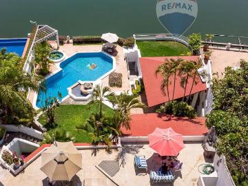 Venta de casa con acceso al Lago de Tequesquitengo, Morelos?Clave 4674