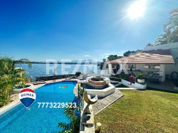 Venta de casa con acceso al Lago de Tequesquitengo, Morelos. Clave 4674