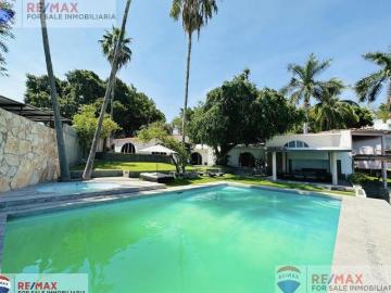 Venta de casa con acceso y vista al Lago de Tequesquitengo, Morelos…Clave 5416