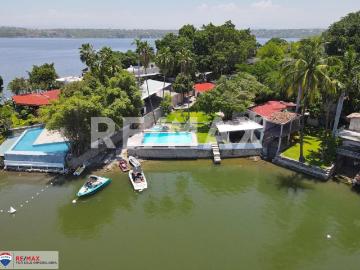 Venta de casa con acceso y vista al Lago de Tequesquitengo, Morelos. Clave 5416