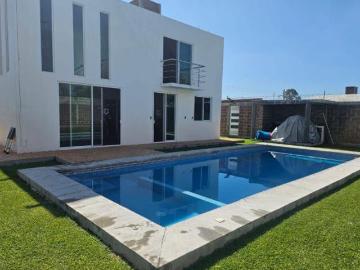 VENTA DE CASA CON ALBERCA CON 600 MTS DE TERRENO EN AYALA