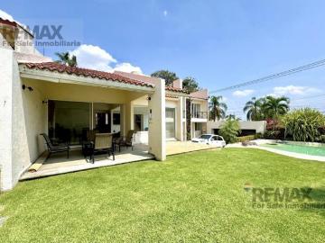 Venta de casa con alberca en la Col. Delicias, Cuernavaca, Morelos…Clave 6155