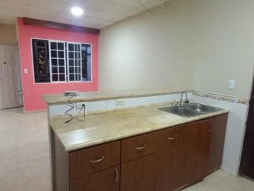 Venta de casa con apartamento en La Cresta, Colón | 3 recámaras por 160000.00 en Cristóbal