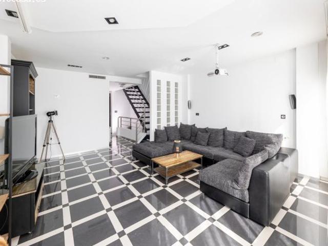 Venta de casa con calidades de lujo en Armilla Granada