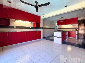 Venta de casa con departamento independiente cerca del Malecón de la Ciudad de Campeche