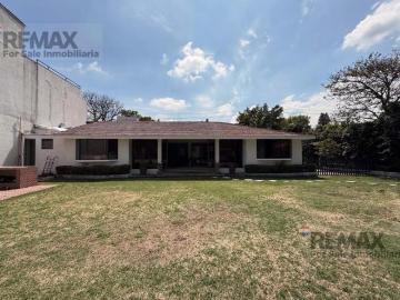 Venta de casa con jardín para remodelar, Vista Hermosa en Cuernavaca, Morelos. Clave 5661