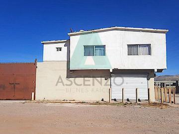 Venta de Casa con Local Comercial en Col. Sacramento, Fergo