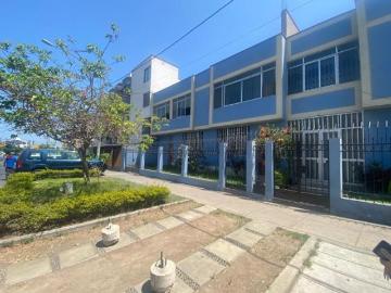 VENTA DE CASA CON PARAMETROS PARA COMERCIO A PASOS AV AVIACION