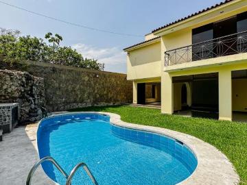 Venta de casa con piscina en El Sol de la Molina