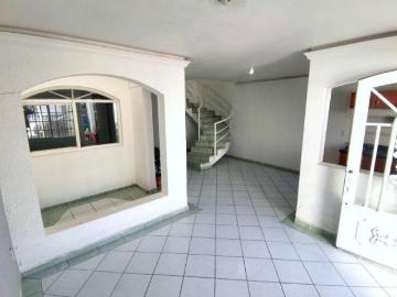 Venta de casa de dos pisos en Santa Lucia