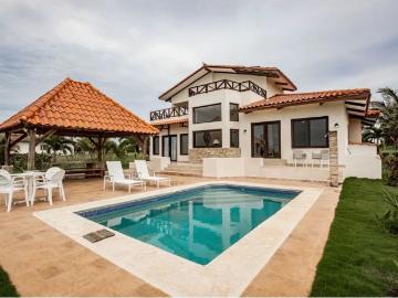 Venta de casa de playa en andromeda, pedasí