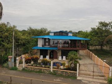 Venta de casa de playa en Las Tablas, Playa Uverito