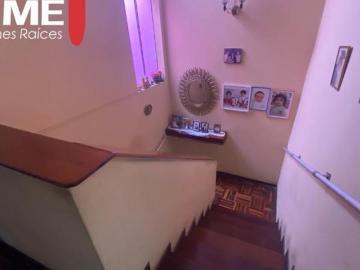 Venta de casa de tres pisos en san miguel, a media cuadra de parque