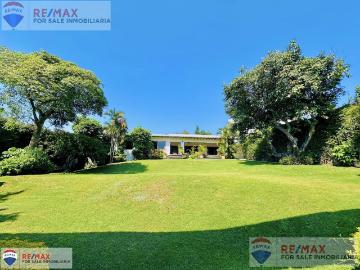 Venta de casa de un nivel en zona exclusiva de Cuernavaca, Morelos?Clave 5379