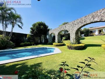 Venta de casa de un nivel en zona exclusiva de Cuernavaca, Morelos…Clave 5379