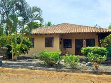 Venta de Casa de 3 habitaciones y dos Baños