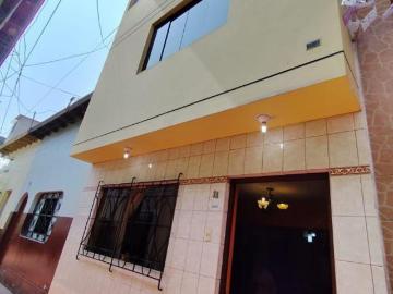 VENTA DE CASA DE 3 PISOS EN EL RIMAC DE 143M2