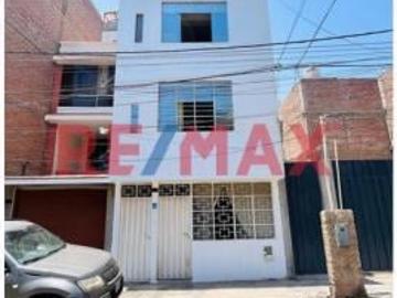 Venta De Casa De 3 Pisos En Huacho
