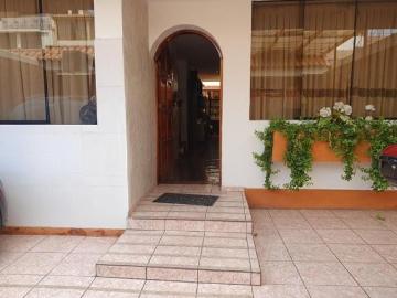 VENTA DE CASA DE 4 DORMITORIOS SURCO