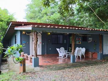 Venta de casa de 4 habitaciones y tres baños