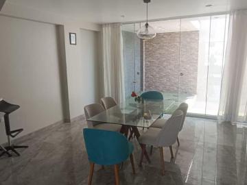 VENTA DE CASA DE 4 PISOS CON PISCINA, FINOS ACABADOS, 04 DORMS, PACHACAMAC
