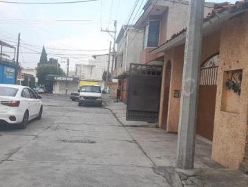 VENTA DE CASA DENTRO DE PRIVADA EN LA COLONIA OCHO CEDROS EN TOLUCA
