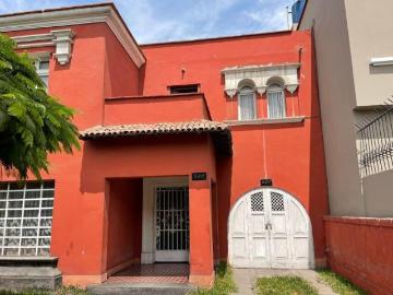 VENTA DE CASA EN MIRAFLORES COMO TERRENO – ¡OPORTUNIDAD ÚNICA DE INVERSIÓN!