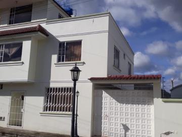 Venta de casa en Otavalo en conjunto habitacional
