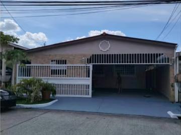 Venta de casa en brisas del golf de 3 habitaciones con 2 terrazas | 3 recámaras por 220000.00 en Brisas del Golf