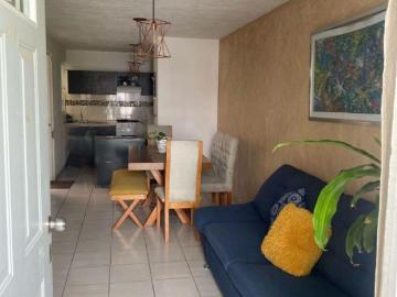 VENTA DE CASA EN BRISAS DEL LAGO DENTRO DE CLUSTER REMODELADA