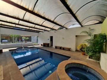 Venta de casa en Cuernavaca, Morelos, fraccionamiento con alberca
