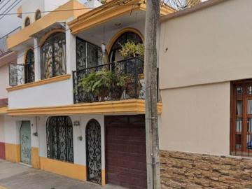VENTA DE CASA EN CALLE ABASOLO COLONIA CENTRO C.P. 63000 TEPIC, NAYARIT