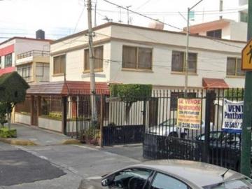 VENTA DE CASA EN CECILIO ROBELO JARDIN BALBUENA