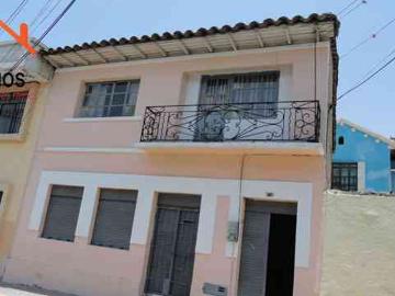 VENTA DE CASA EN CENTRO DE OTAVALO