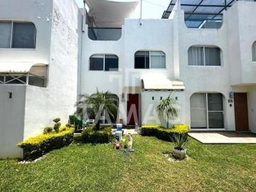 VENTA DE CASA EN CLUB NÁUTICO TEQUESQUITENGO MORELOS
