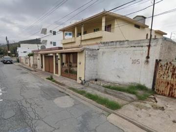 VENTA DE CASA EN COLONIA LOMAOS DEL ROBLE 1.ER SECTOR SAN NICOLAS DE LOS GARZA