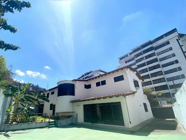 VENTA DE CASA EN COLINAS DE SANTA MÓNICA
