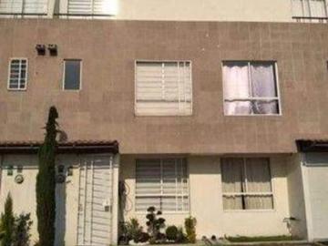 Venta de Casa en condominio en fraccionamiento Paseos de Lerma