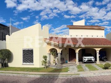 VENTA DE CASA EN CONDOMINIO EN RESIDENCIAL EL CAMPANARIO EN SAN PEDRO CHOLULA