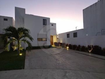 Venta de Casa en Conkal dentro de Condominio con amenidades