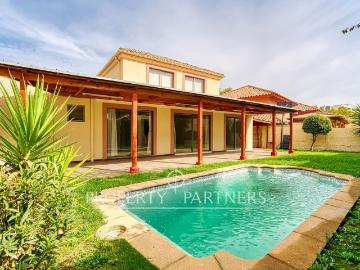 Venta de casa en excelente ubicación. Barrio consolidado y seguro de Peñalolén