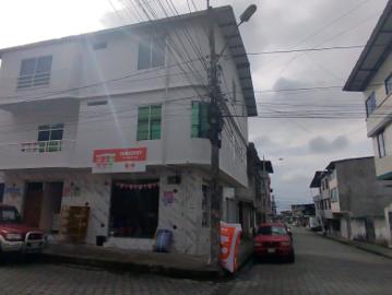 VENTA DE CASA EN EL CENTRO DEL CANTÓN CUMANDÁ