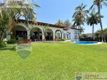Venta de casa en el Club de Golf Santa Fe, Xochitepec, Morelos…Clave 4867