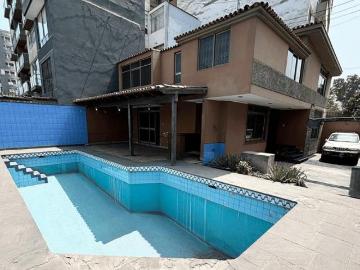 VENTA DE CASA EN ESQUINA DE 298M2 EN AVENIDA BUGANVILLA, SURCO