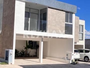 Venta de Casa en Fraccionamiento Alejandro Plus 4